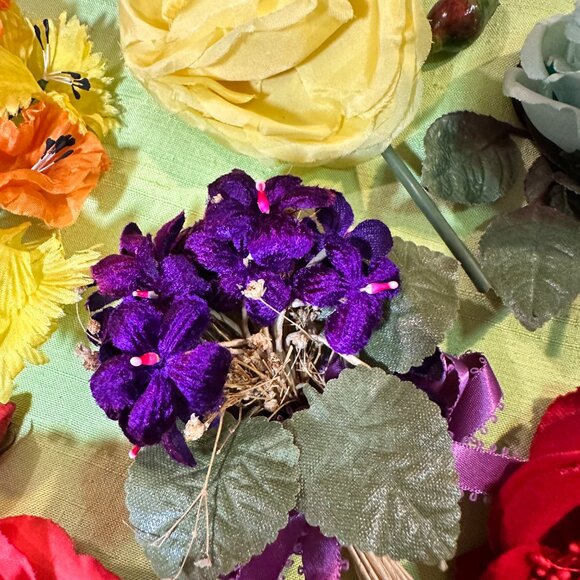 LOT of 9 Vintage Silk Millinery Flower Pins - in Christian Dior Box - Picture 6 of 15